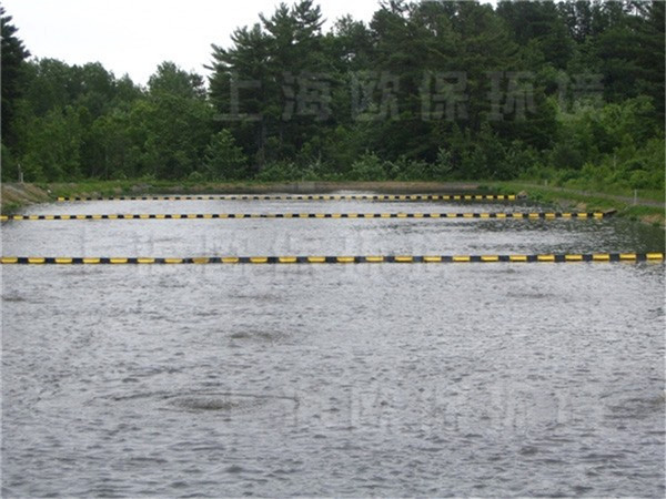 安裝漂浮整流墻后，無需土建可成為多級氧化塘