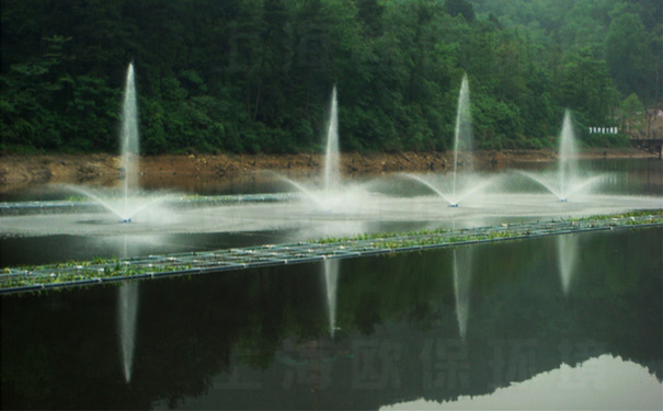 浮水噴泉曝氣機與生態浮島用在小關水庫治理